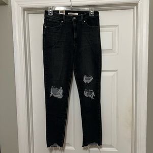 NWT Levi’s 721 High Rise Skinny Black Ripped Jeans
